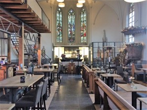 Afbeelding 16 H. Willibrorduskerk nu restaurant Onze Kerk